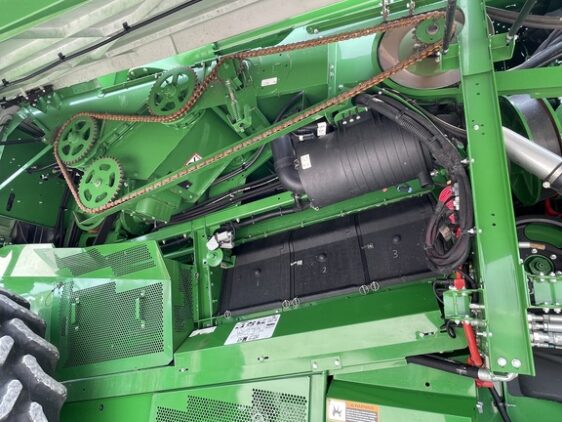 2016 John Deere S680 - Image 25