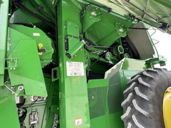 2016 John Deere S680 - Image 24