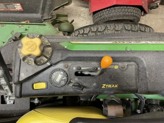 2016 John Deere Z930M - Image 8