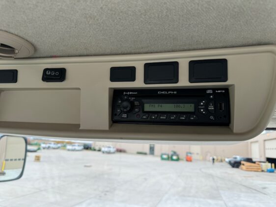 2011 John Deere 8335RT - Image 9