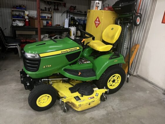 2022 John Deere X734