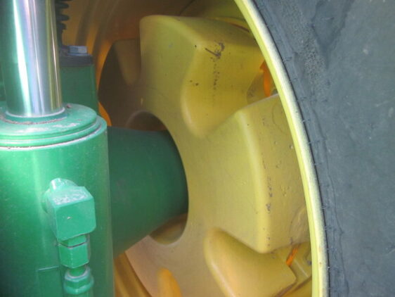 2021 John Deere 8R 410 - Image 15