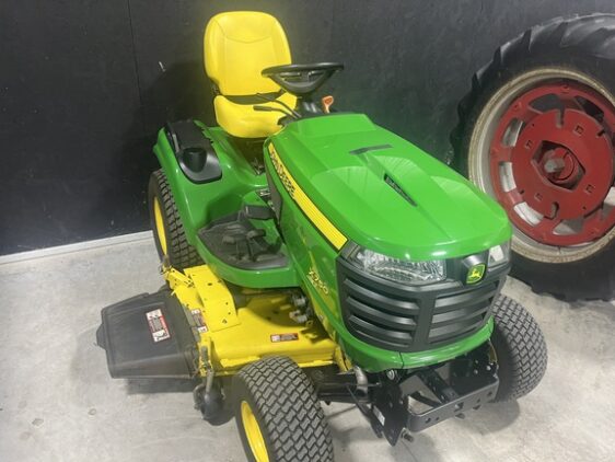 2015 John Deere X750 - Image 5