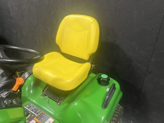 2015 John Deere X750 - Image 8