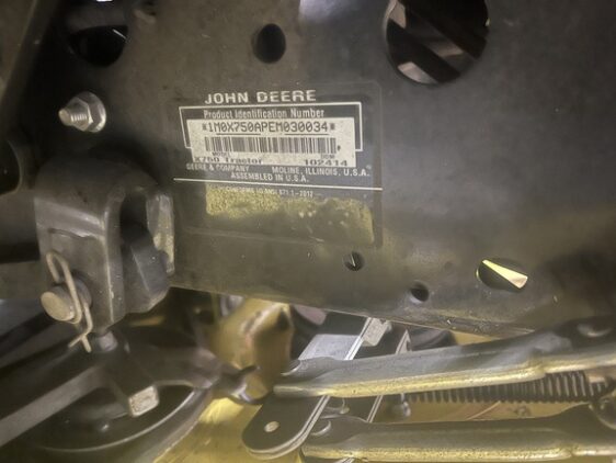 2015 John Deere X750 - Image 11