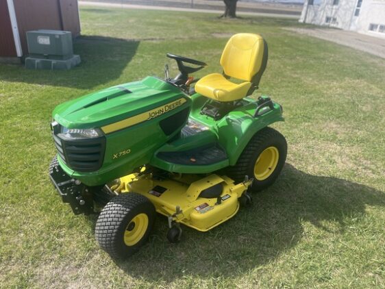 2015 John Deere X750