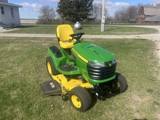 2015 John Deere X750 - Image 4