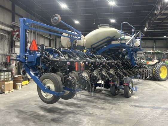2012 Kinze 3660 - Image 8