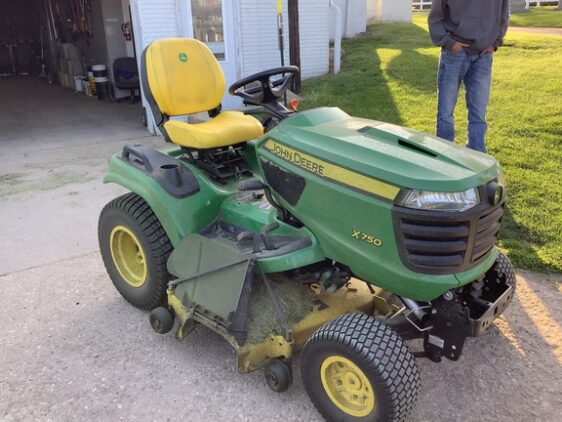 2022 John Deere X750
