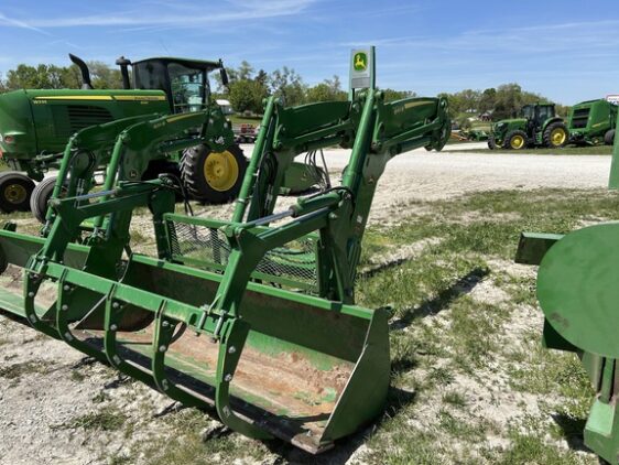 2017 John Deere 640R
