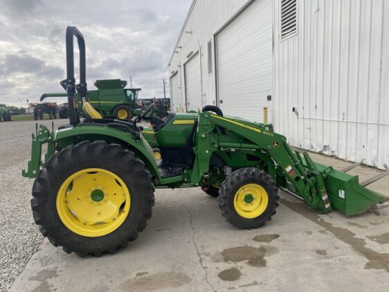 2024 John Deere 4052R - Image 6
