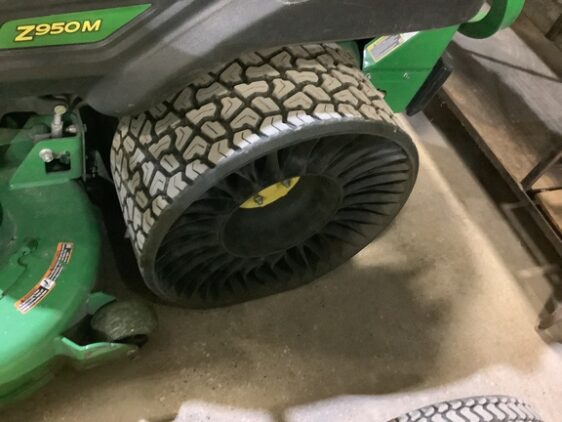 2022 John Deere Z950M - Image 10