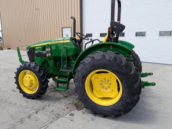 2022 John Deere 5065E - Image 7
