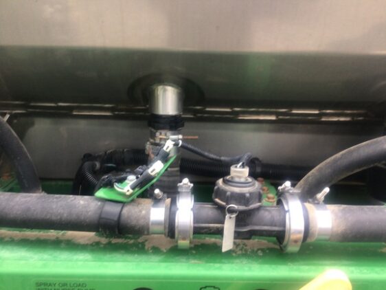 2015 John Deere R4038 - Image 13