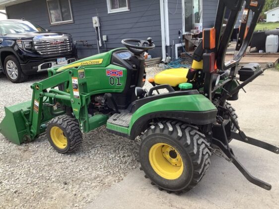 2013 John Deere 1025R - Image 4