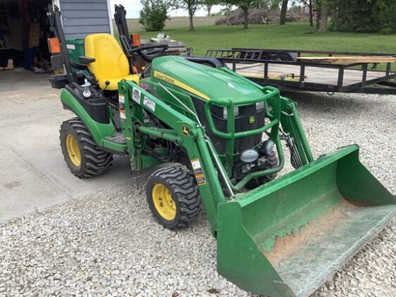 2013 John Deere 1025R