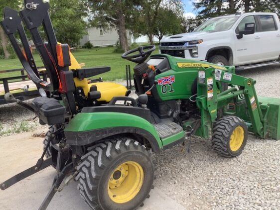 2013 John Deere 1025R - Image 3