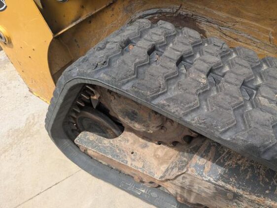 2019 John Deere 317G - Image 10