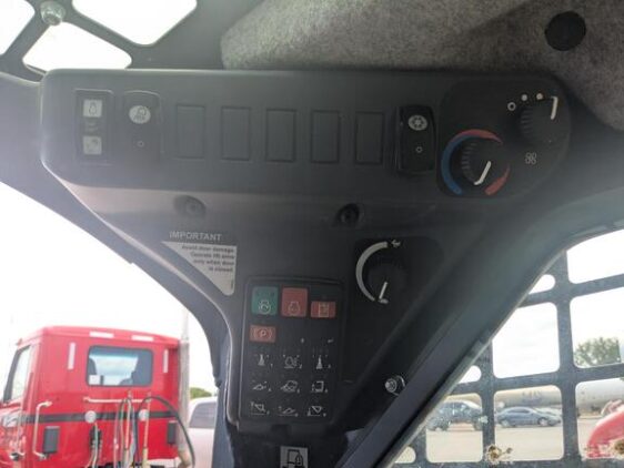 2019 John Deere 317G - Image 9