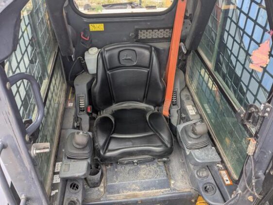 2019 John Deere 317G - Image 7