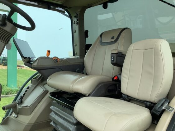 2024 John Deere 8R 410 - Image 28