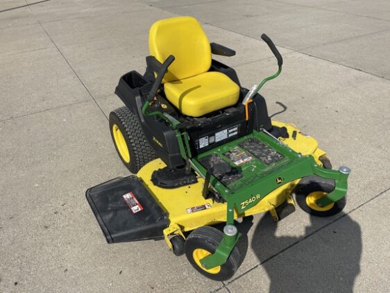 2018 John Deere Z540R - Image 4