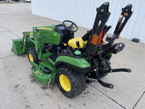 2015 John Deere 1025R - Image 2