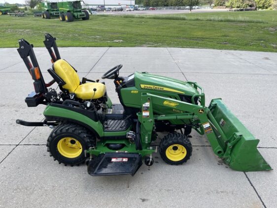 2015 John Deere 1025R - Image 3