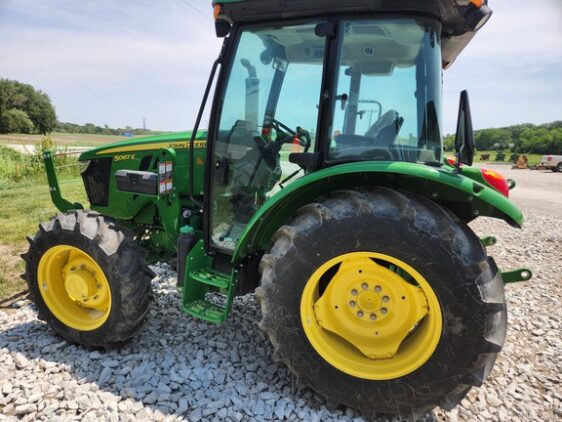 2023 John Deere 5067E - Image 7