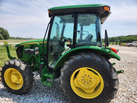 2023 John Deere 5067E - Image 8