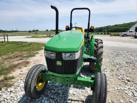 2022 John Deere 5055E - Image 5