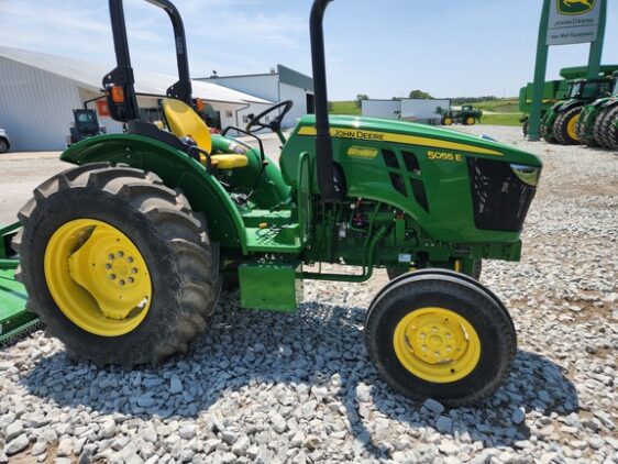 2022 John Deere 5055E - Image 9