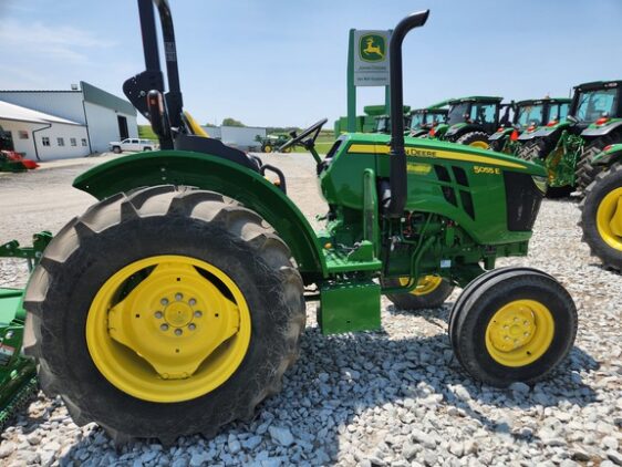2022 John Deere 5055E - Image 11
