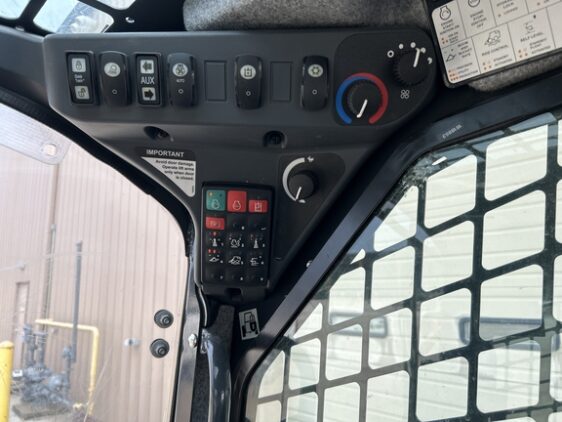 2023 John Deere 333G - Image 9
