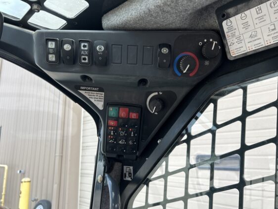 2020 John Deere 324G - Image 11