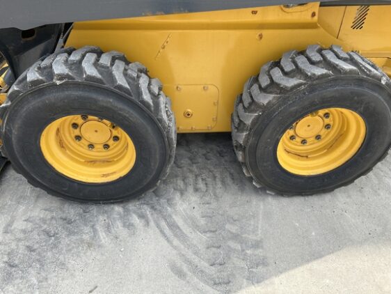2020 John Deere 324G - Image 10