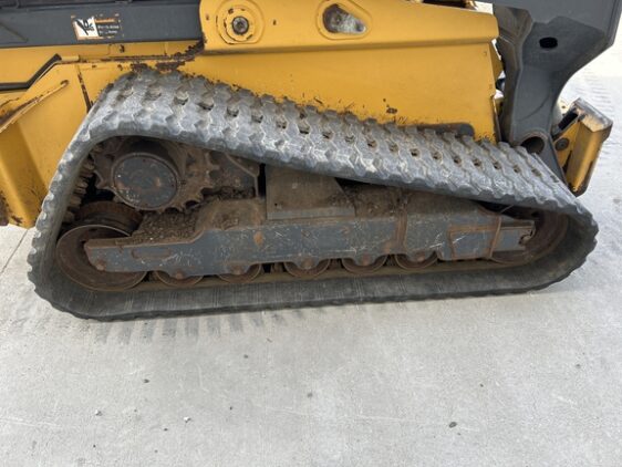 2022 John Deere 331G - Image 8