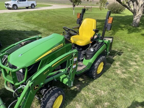 2019 John Deere 1025R - Image 3