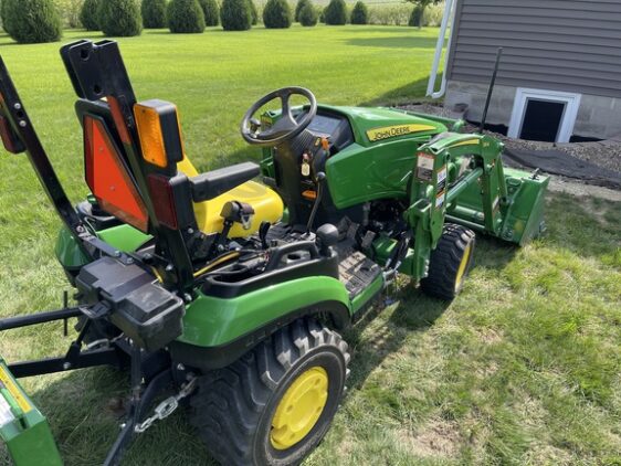 2019 John Deere 1025R - Image 5