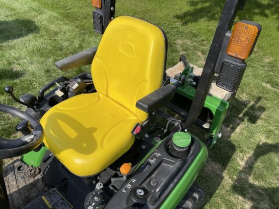 2019 John Deere 1025R - Image 12
