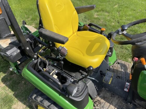 2019 John Deere 1025R - Image 15