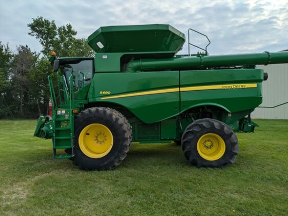 2015 John Deere S690 - Image 8