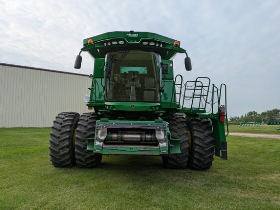 2015 John Deere S690 - Image 4