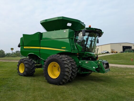 2015 John Deere S690