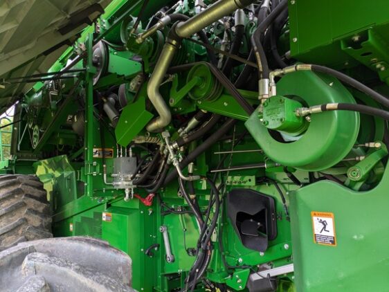 2015 John Deere S690 - Image 11