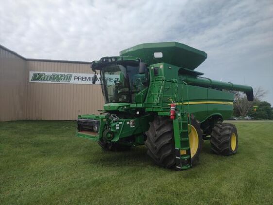 2023 John Deere S780