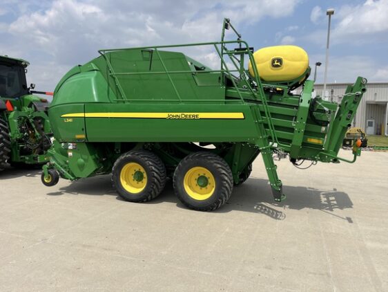 2022 John Deere L341 - Image 3