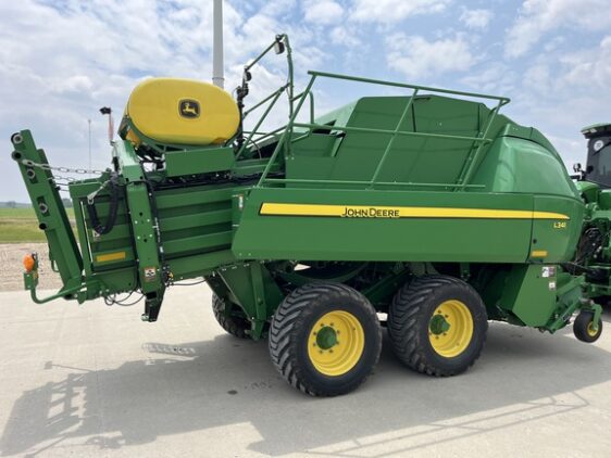 2022 John Deere L341 - Image 7