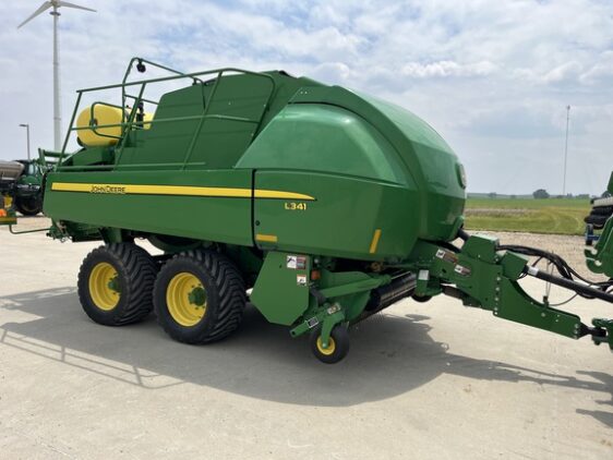 2022 John Deere L341 - Image 9