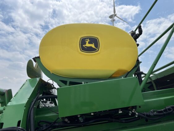 2022 John Deere L341 - Image 10